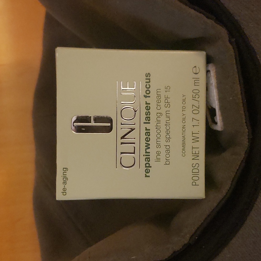CLINIQUE Repair laser focus